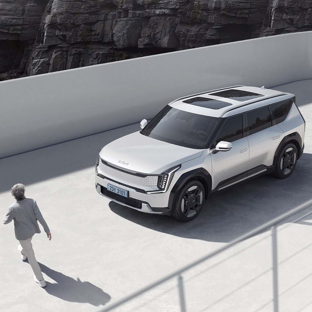 기아의 EV9 전측면부