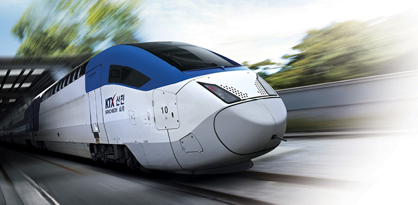 KTX 열차가 선로 위를 달리는 실사에 가까운 측면 그래픽 이미지