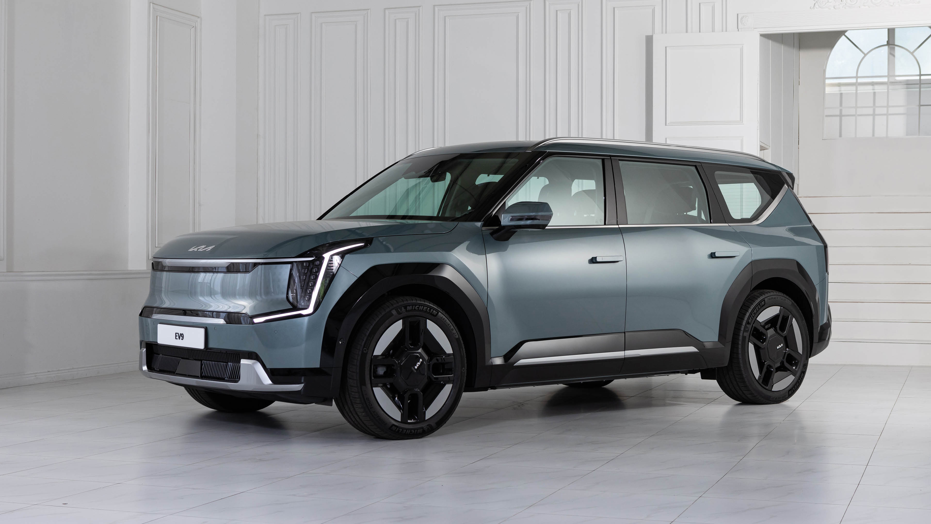 EV9 front/side