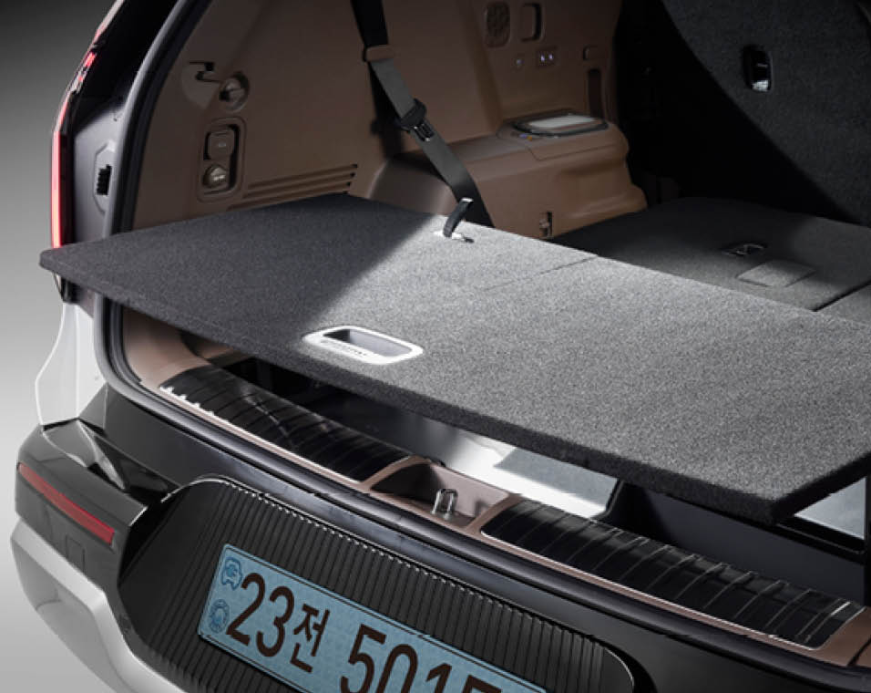 The luggage pop-up table