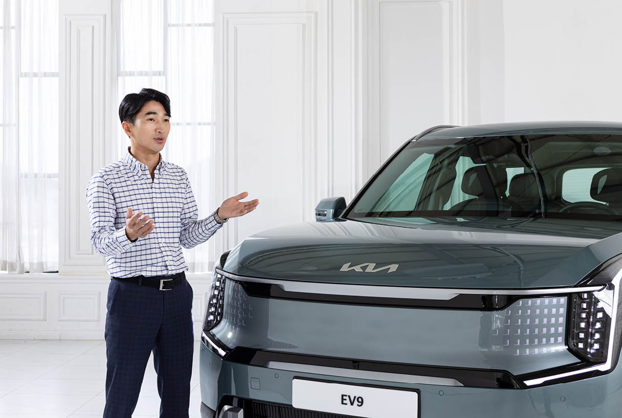 EV9 and senior researcher Kim Pyong
