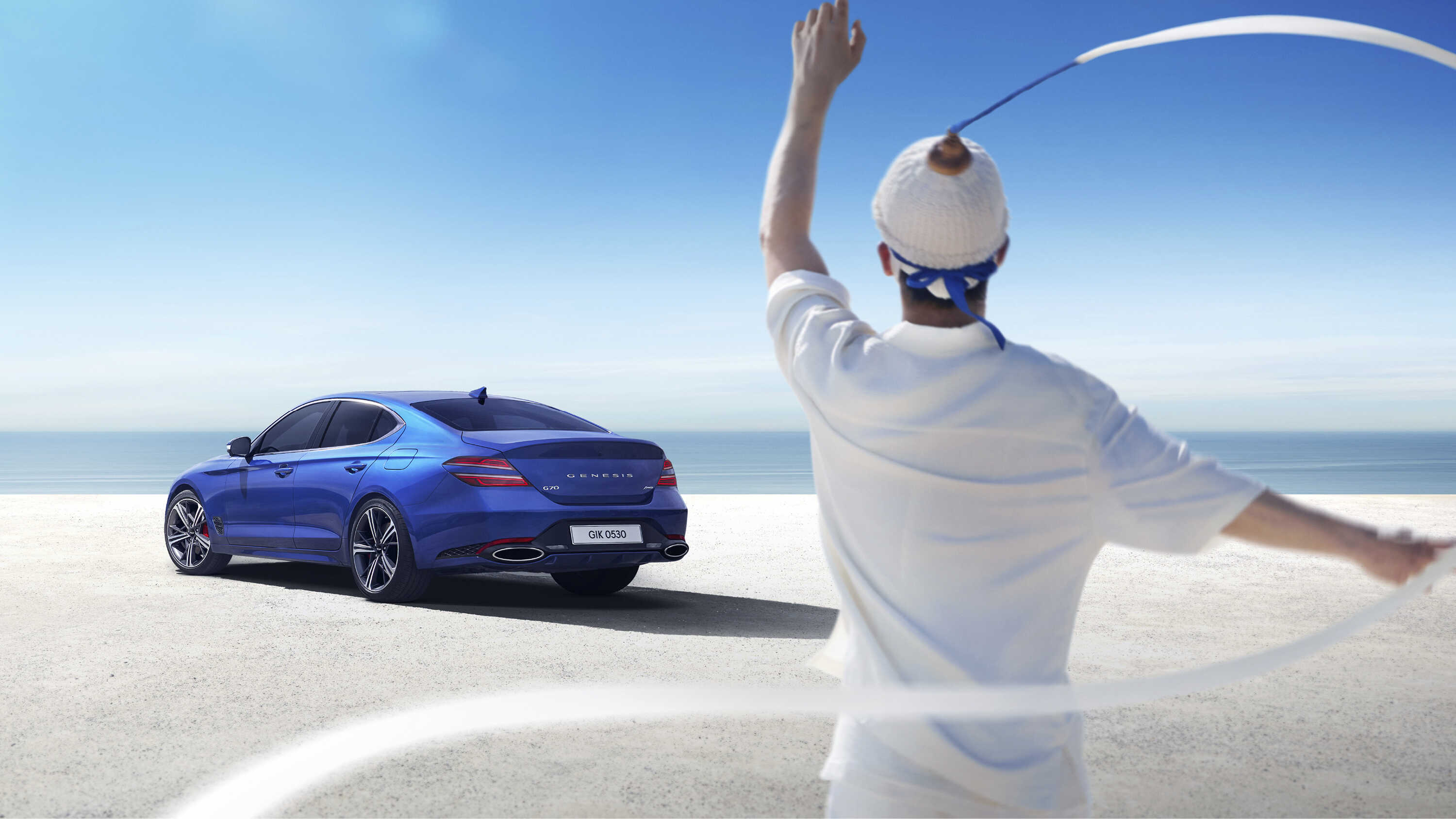 상모 돌리기로 제네시스 G70의 역동성을 표현하고 있는 장면