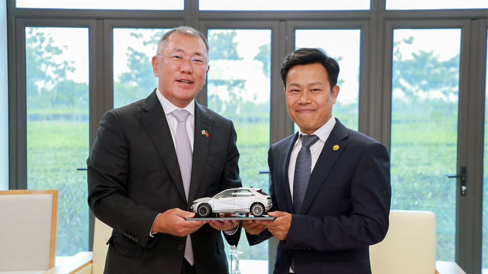 현대자동차그룹 정의선 회장, 하노이 국립대 총장과 산학협력 방안 논의-main