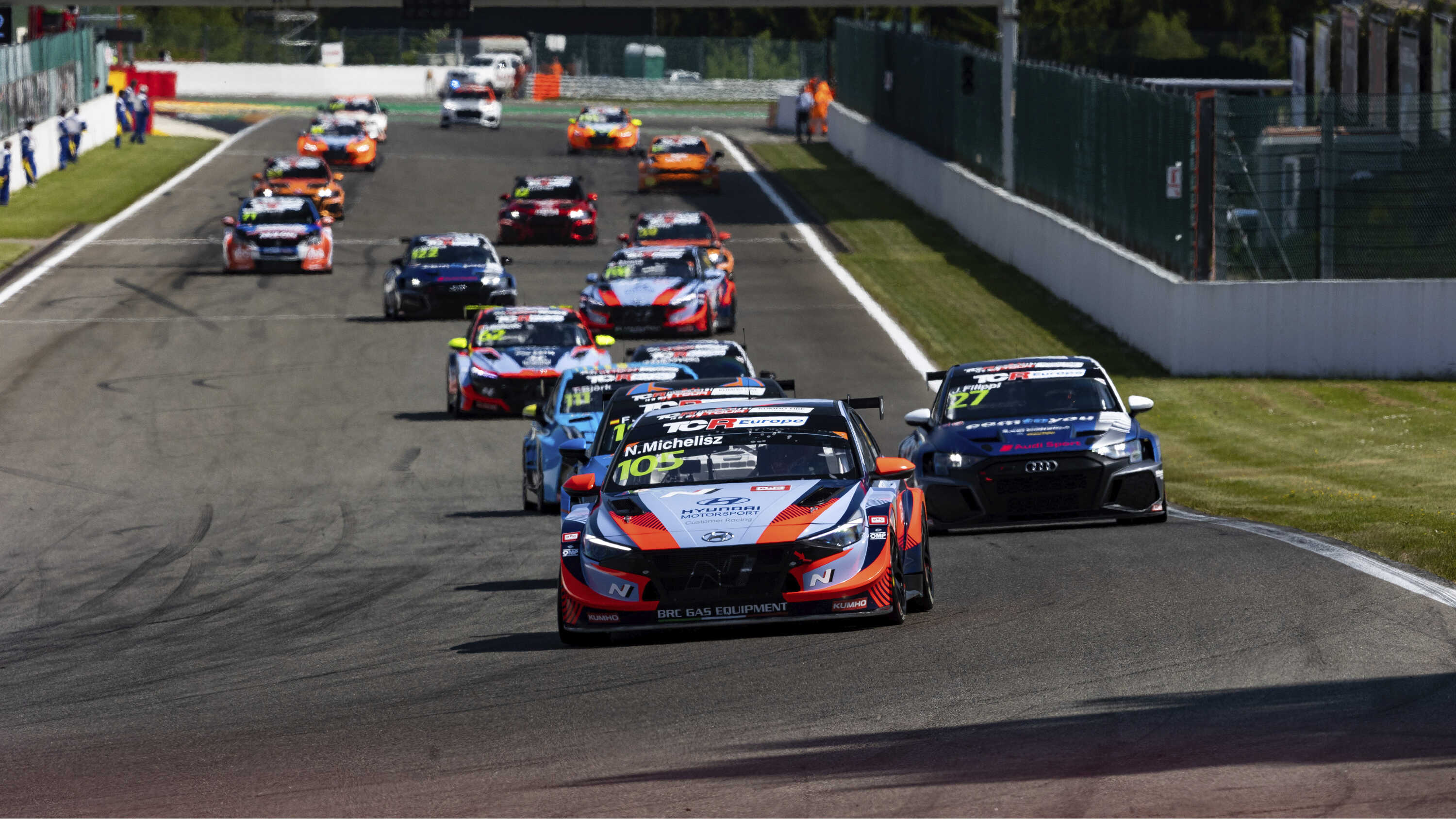 스파 프랑코샹을 달리는 투어링 레이스카들