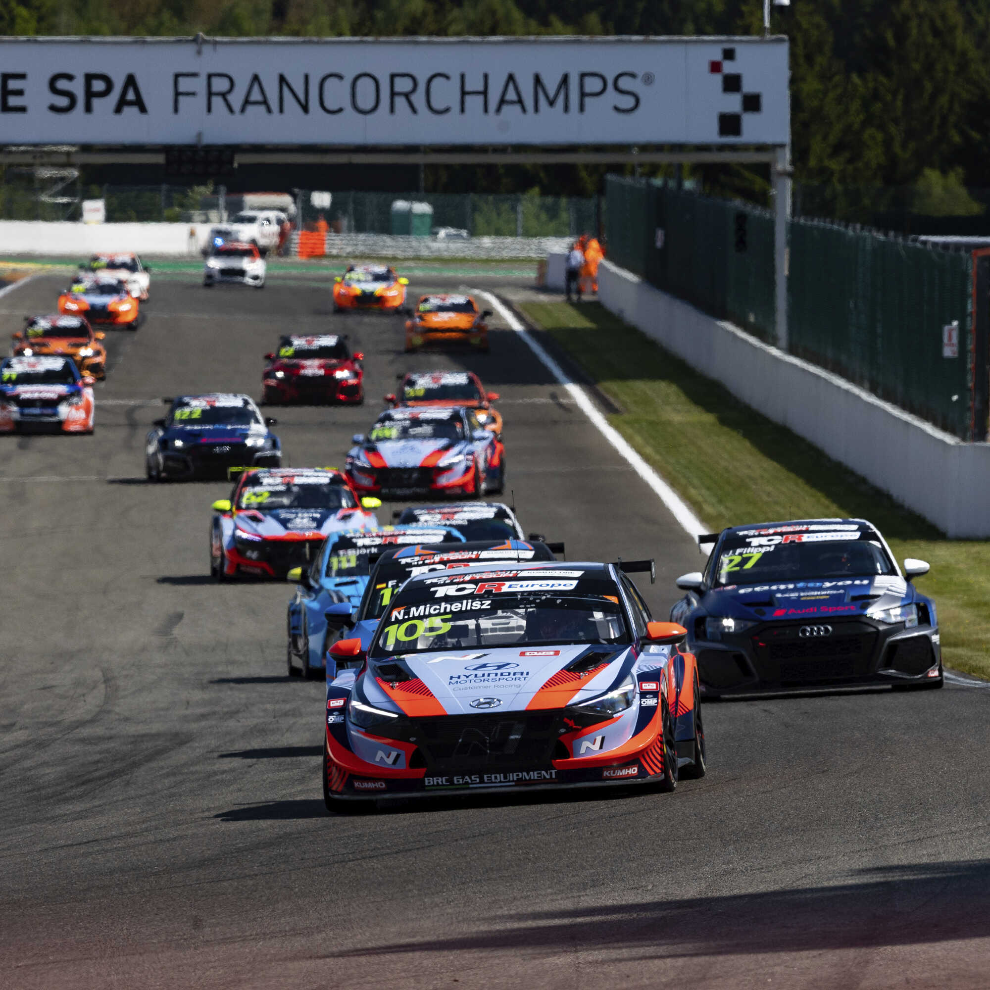 스파 프랑코샹을 달리는 투어링 레이스카들