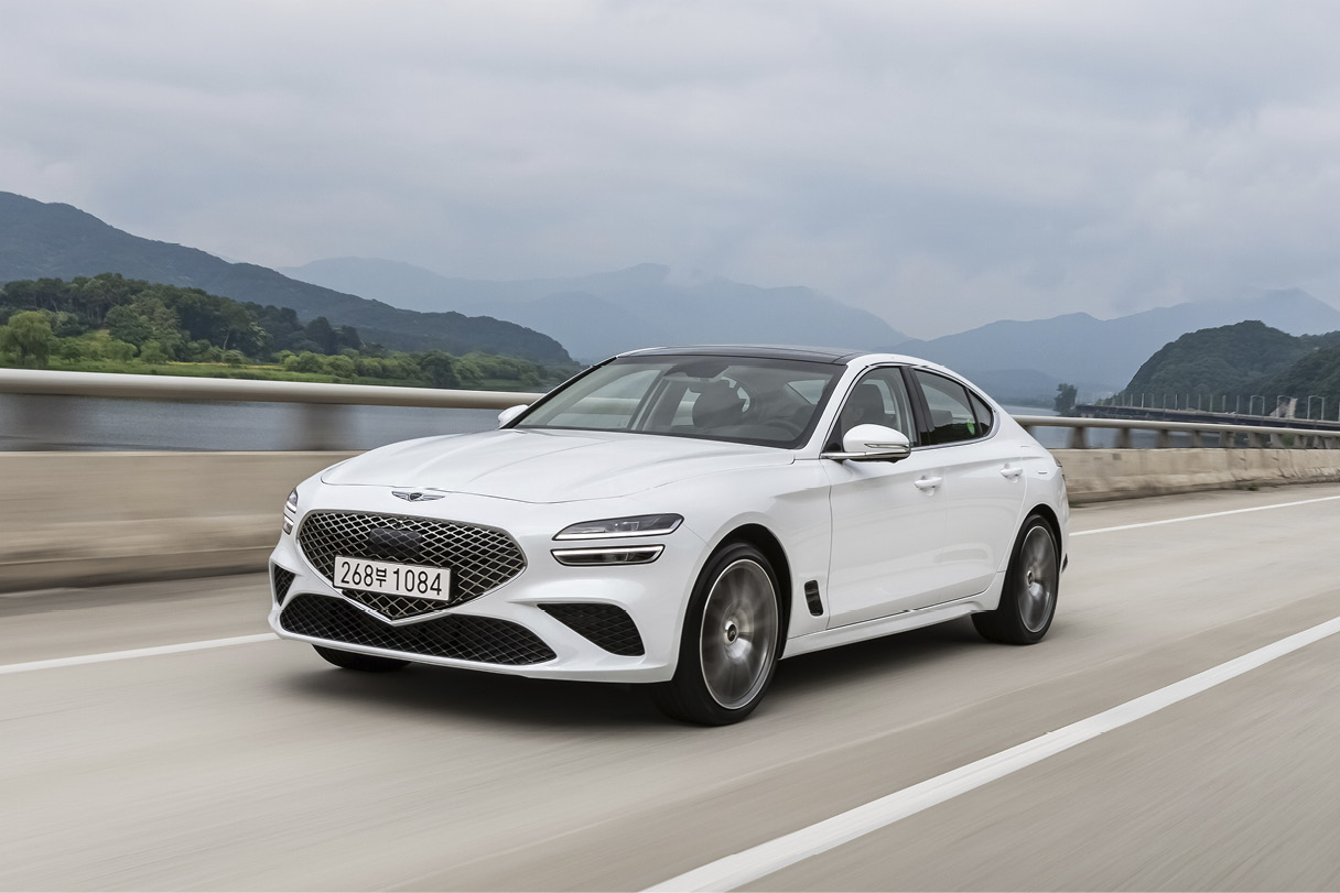 제네시스 G70의 주행 모습