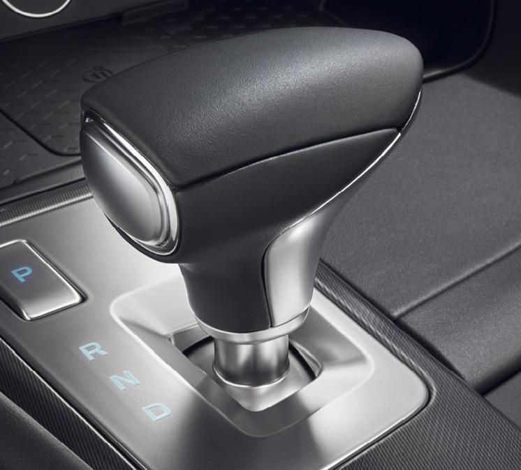 제네시스 G70의 기어레버 모습