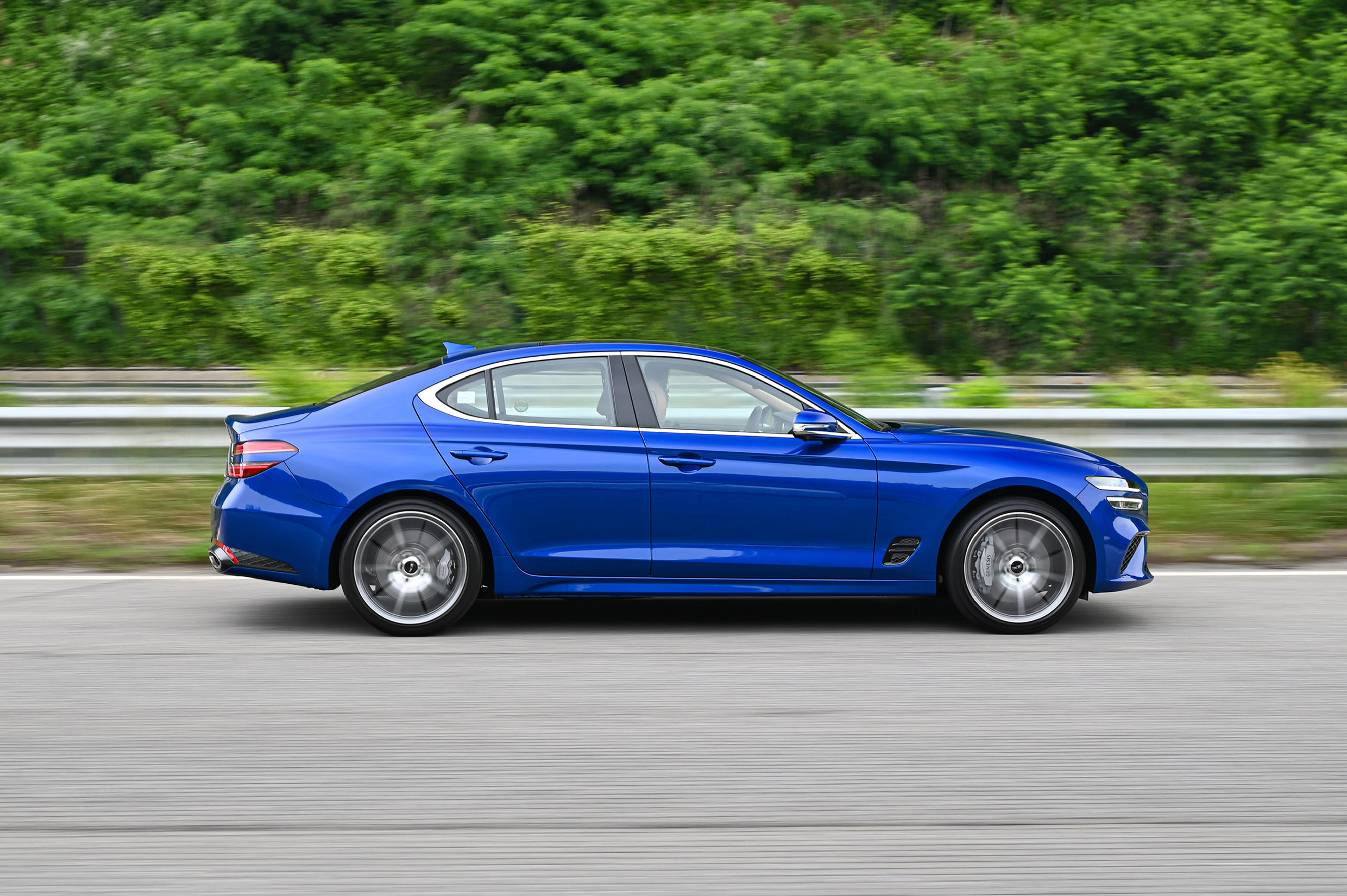 제네시스 G70의 주행 모습