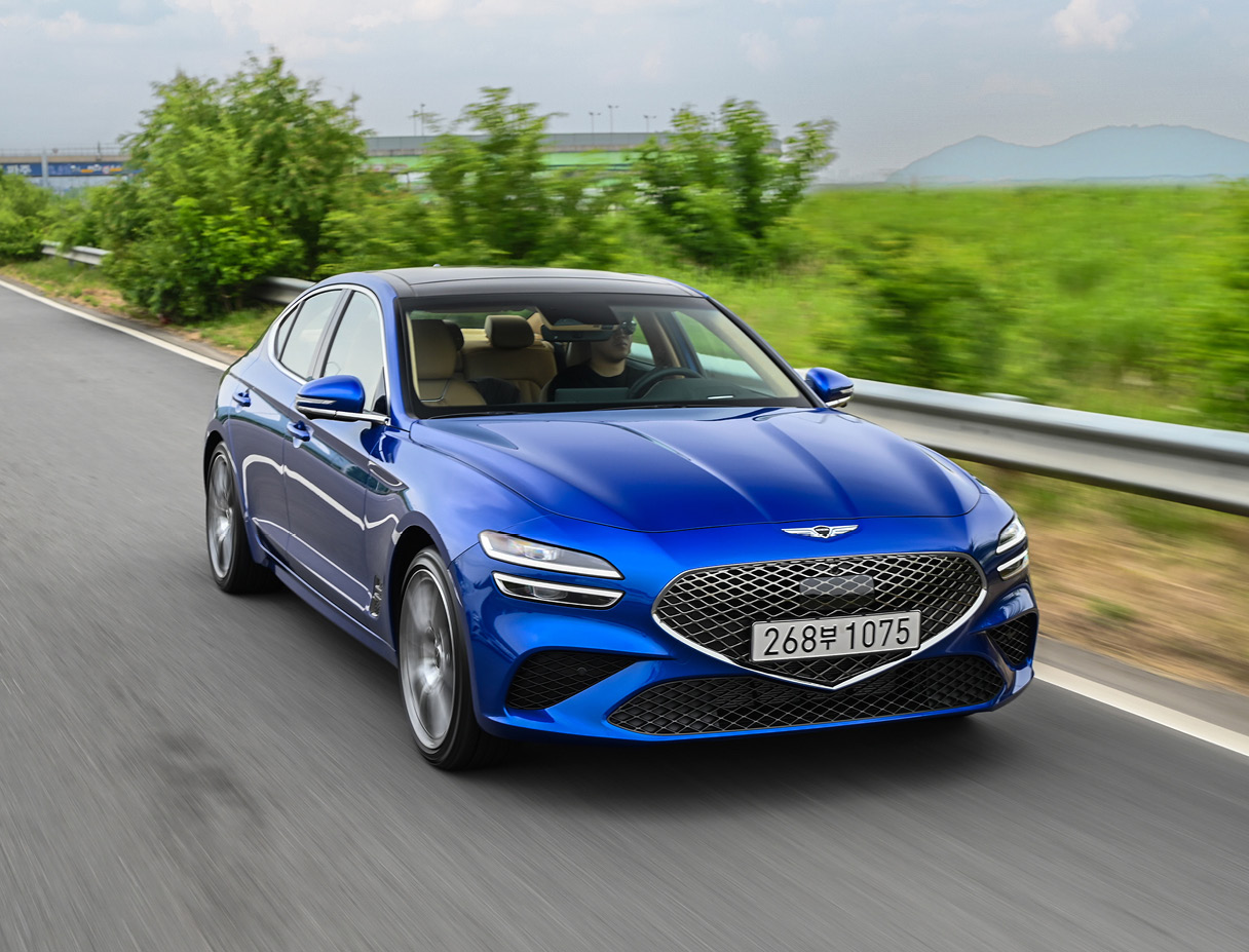 제네시스 G70의 주행 모습