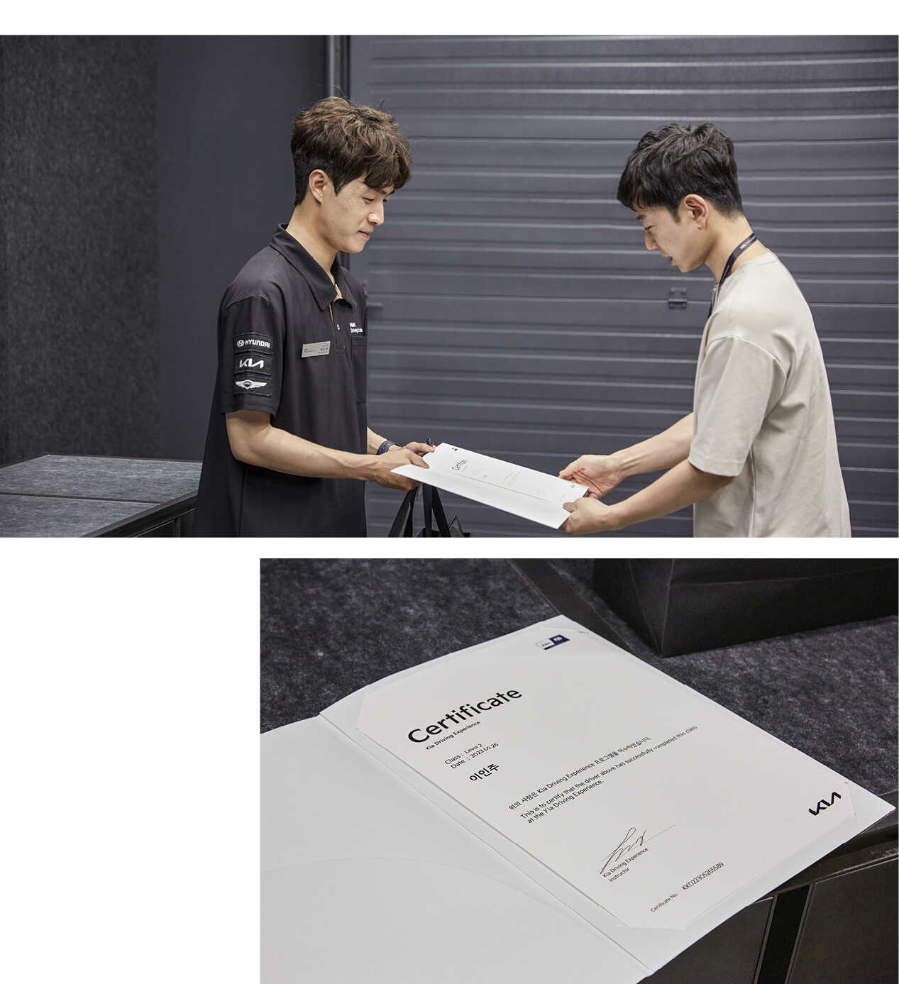 인스트럭터로부터 수료증을 받는 참가자의 모습