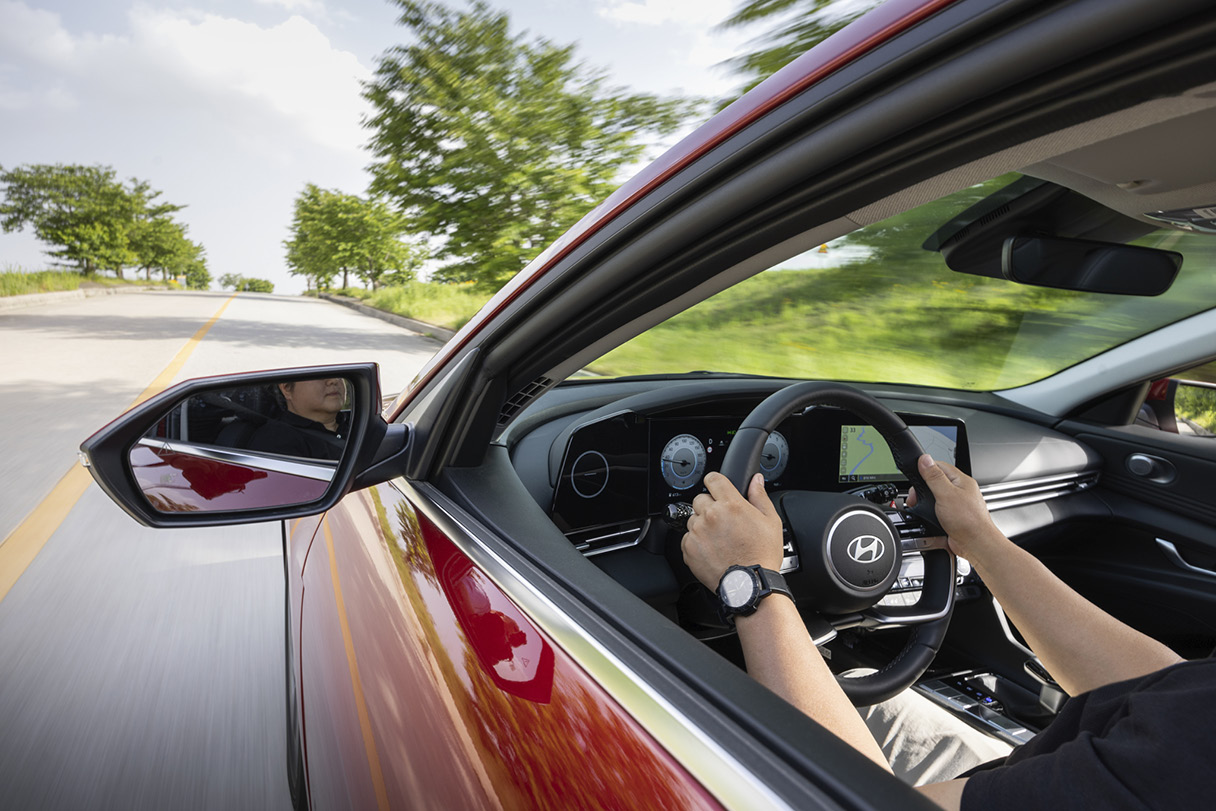 Three Avantes driving in a row