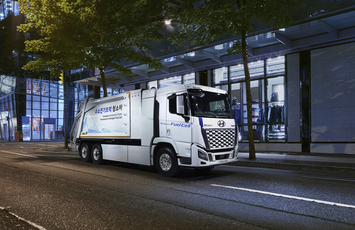수소연료전지 시스템을 탑재한 청소차의 모습
