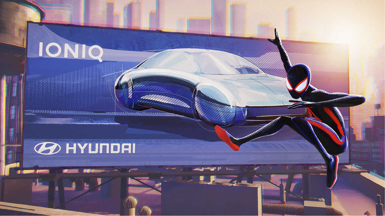 플라잉 프로페시 간판 앞의 스파이더맨