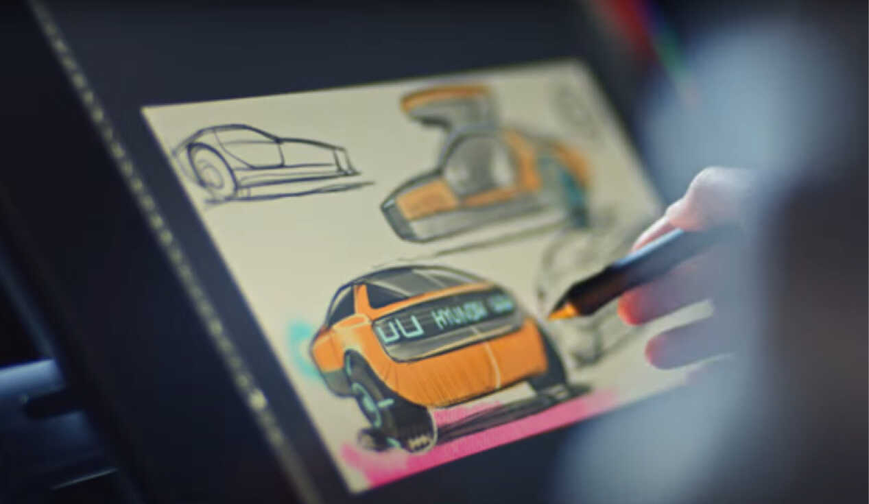 디자인하는 모습