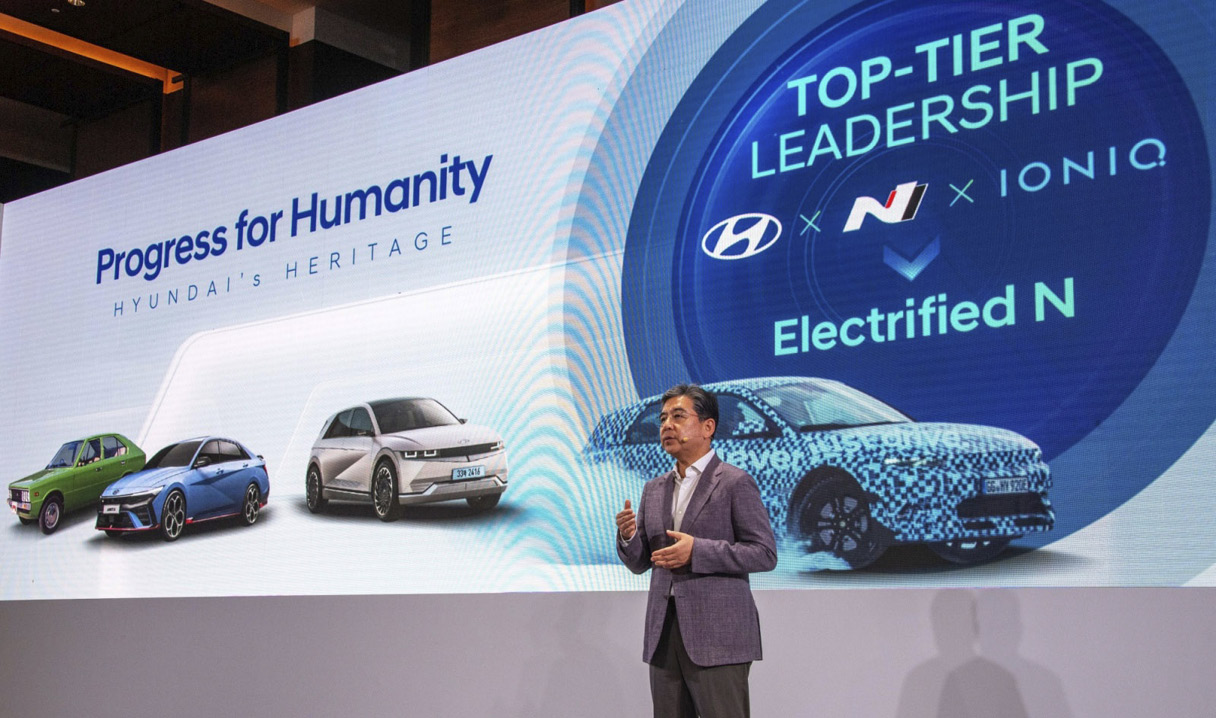 현대 모터 웨이 전략을 발표하고 있는 장재훈 CEO