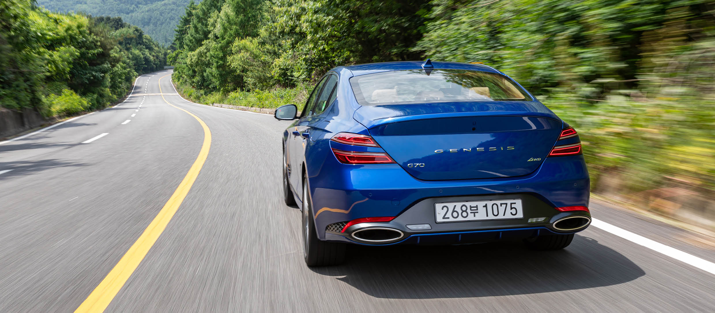달리는 G70의 뒷모습