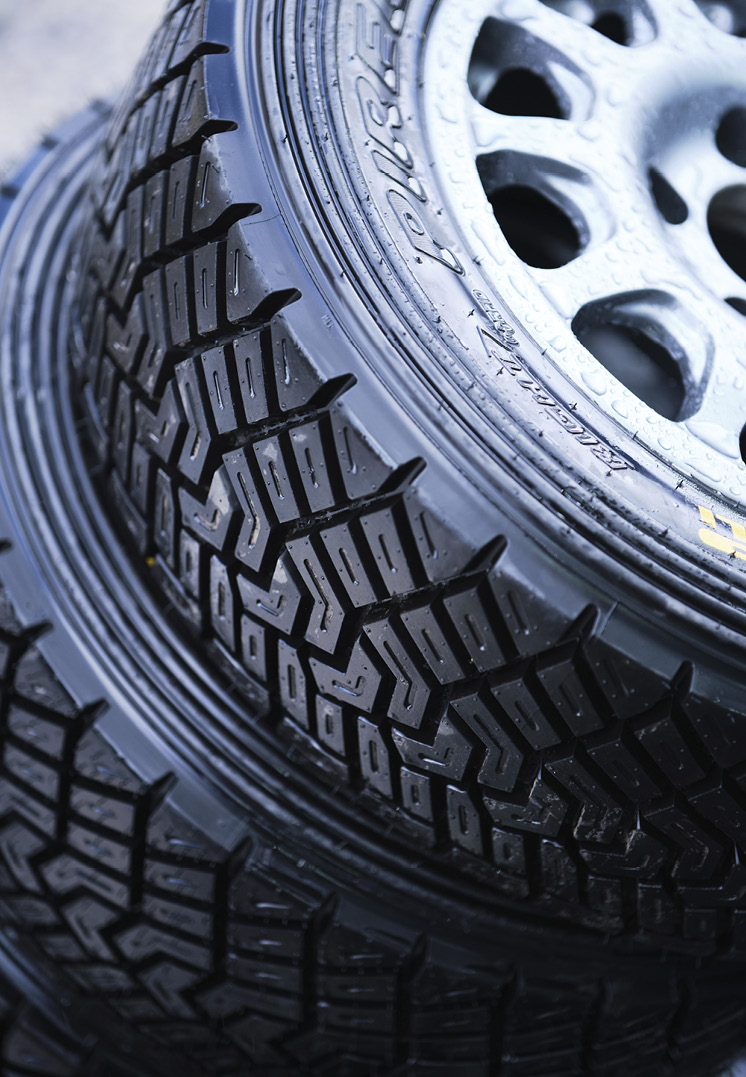 타이어들