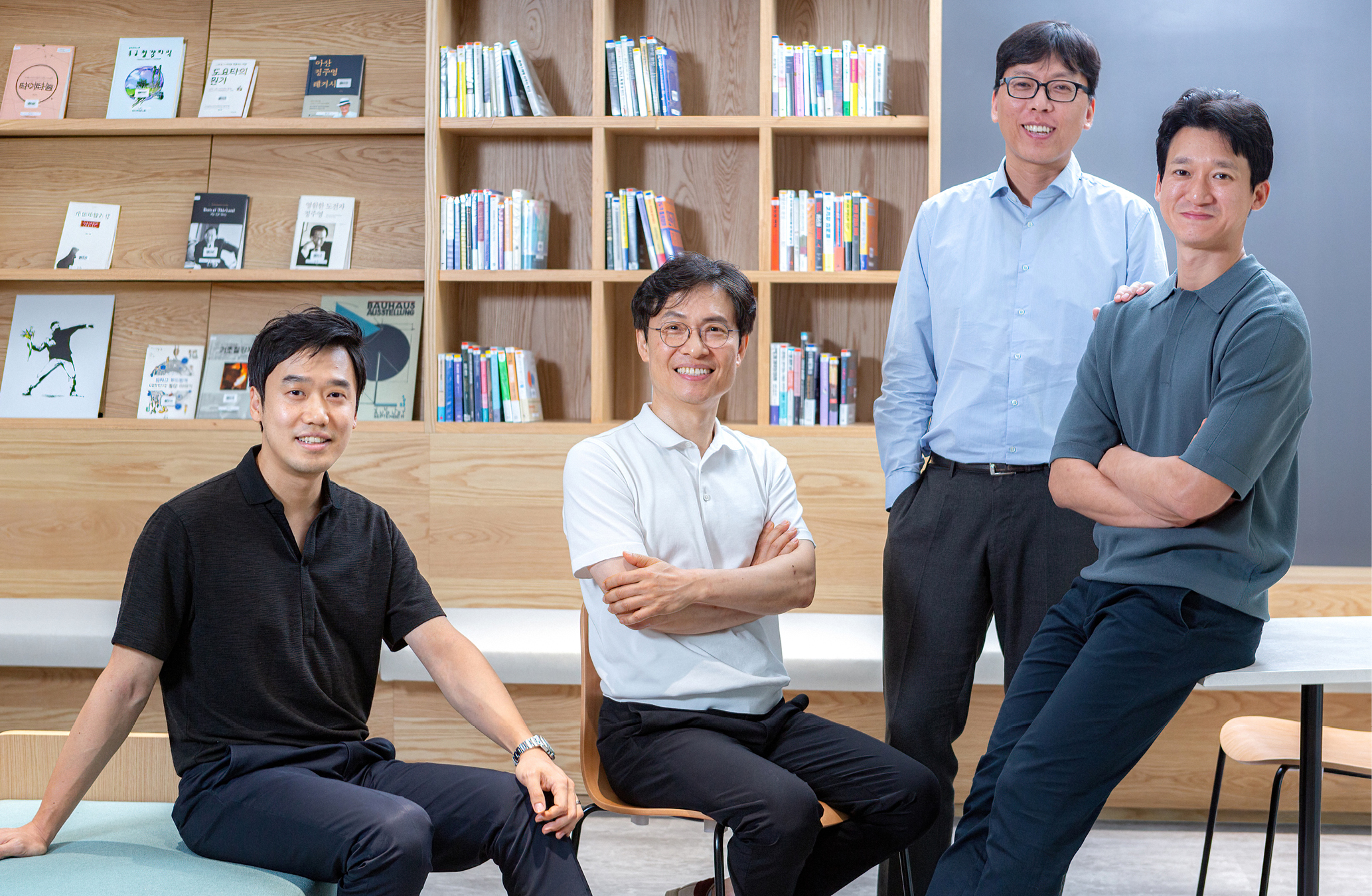 전자상거래영업팀 4인의 단체사진