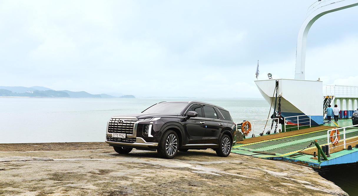 장봉도에 도착해 배에서 하선하고 있는 팰리세이드