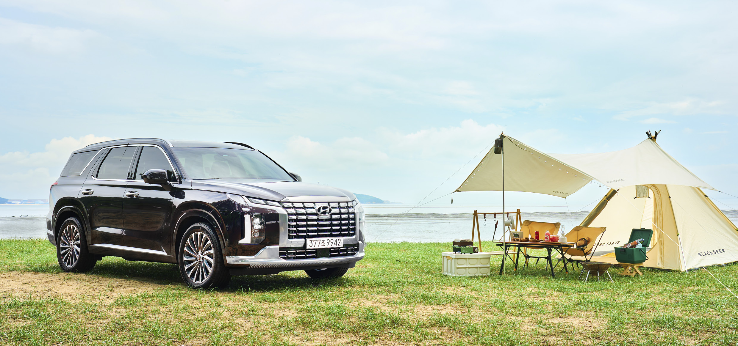 장봉도 한들해변 캠핑장에 텐트와 함께 있는 팰리세이드