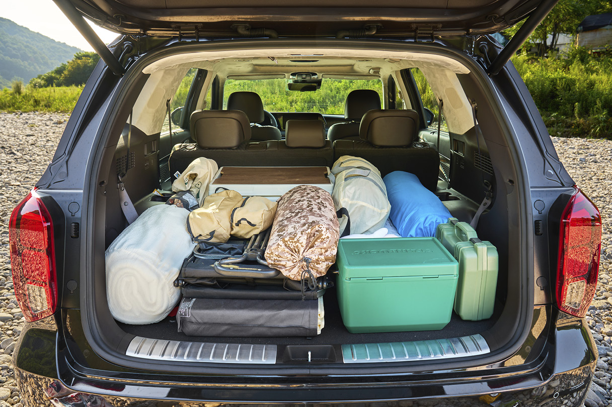 캠핑 용품을 모두 실은 팰리세이드의 트렁크