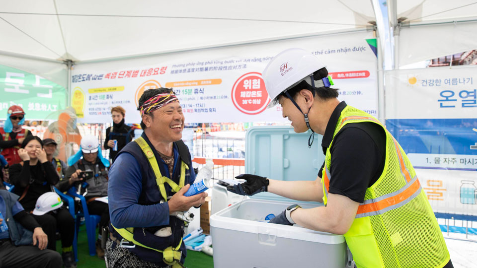 현대건설, 혹서기 현장 특별점검 및 온열질환 예방 캠페인 전개-main