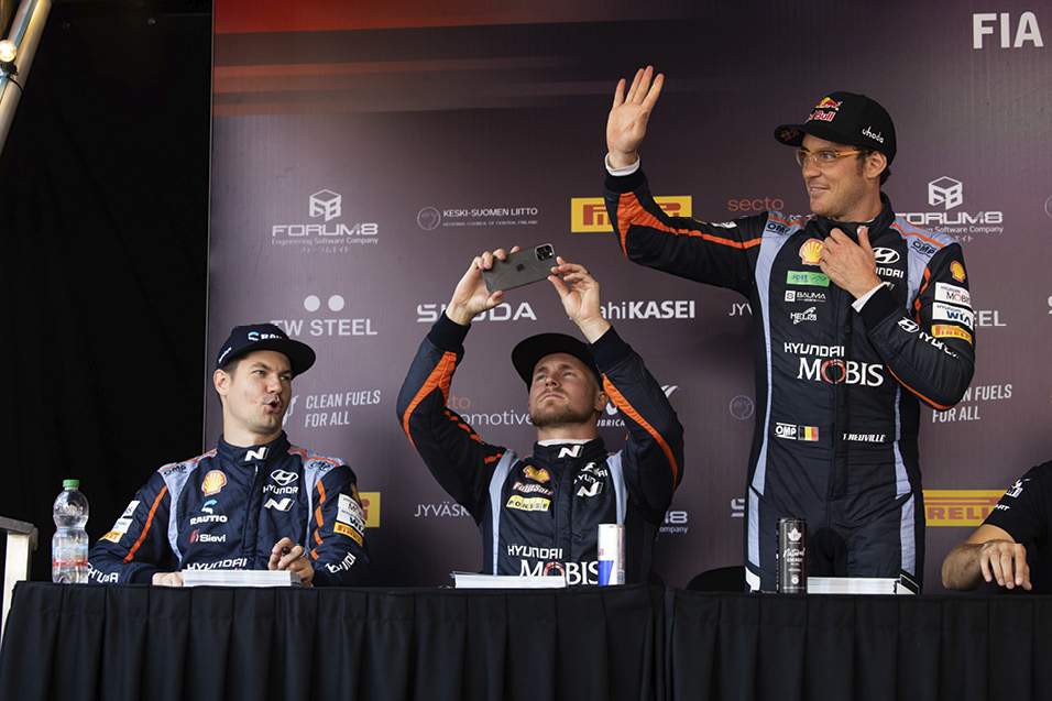 현대 월드랠리팀 드라이버들의 모습