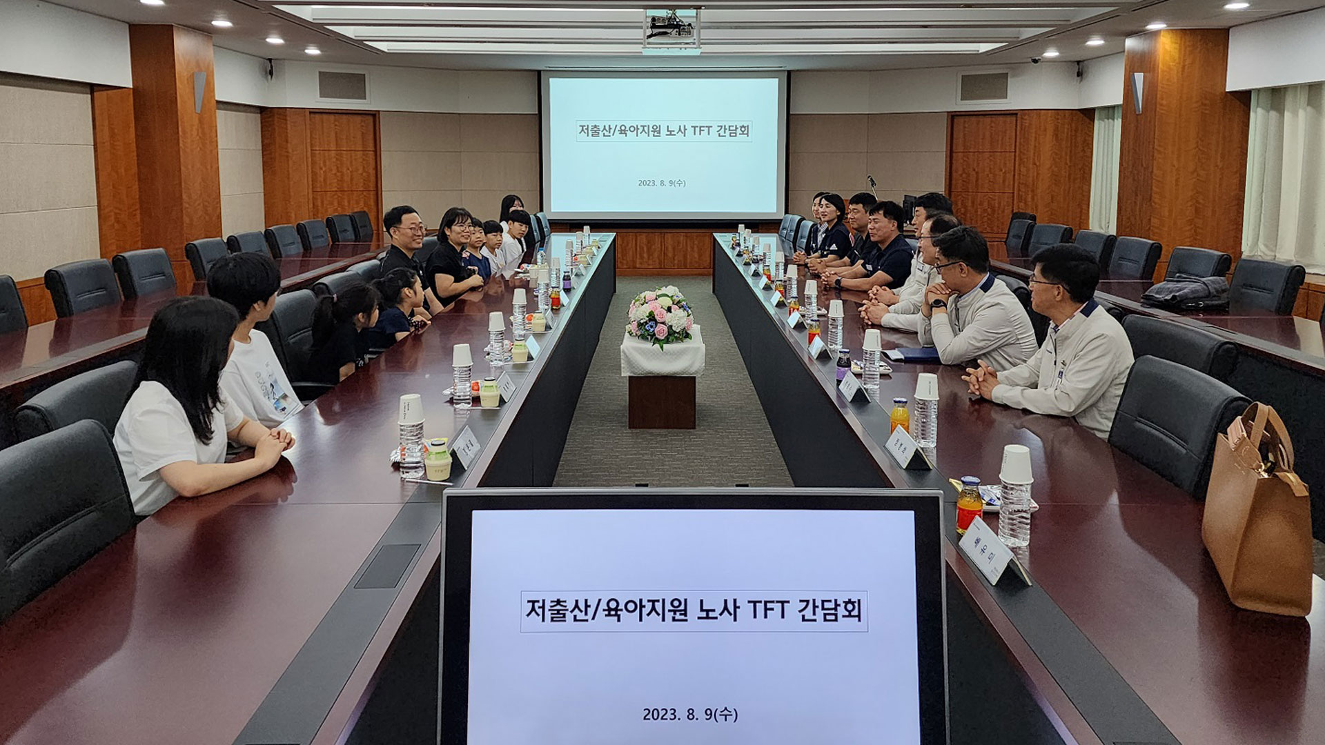 현대자동차 노사, 전주공장 여덟 자녀 직원에 스타리아 선물