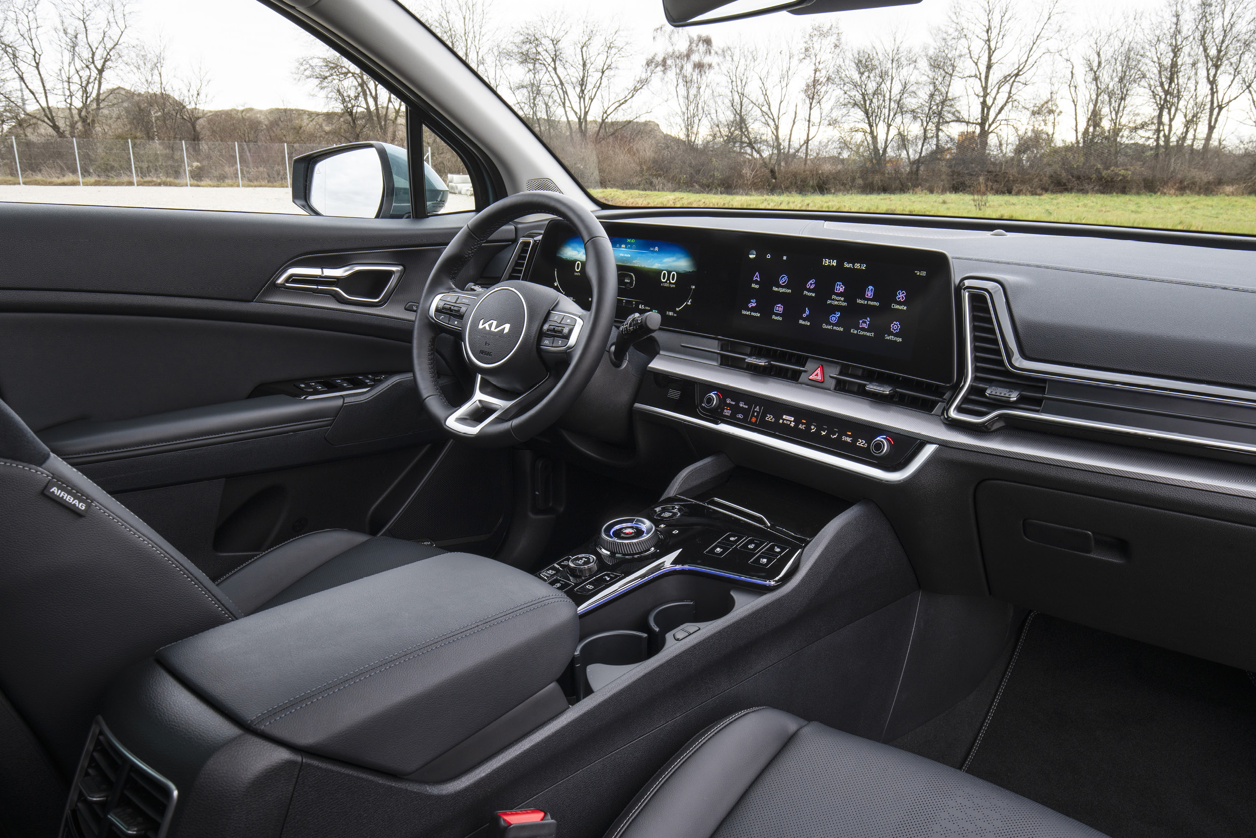 스포티지의 1열 대시보드 전경 모습