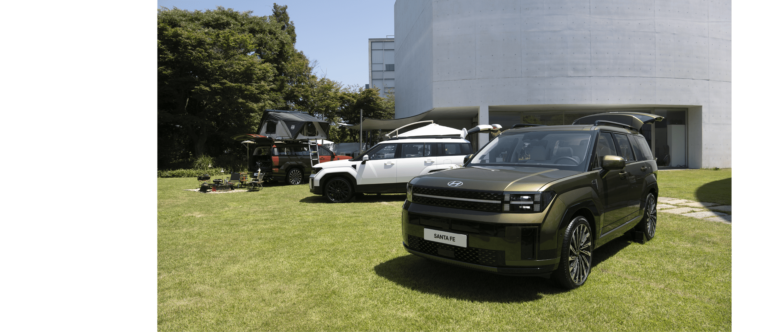 마당에 전시된 디 올 뉴 싼타페