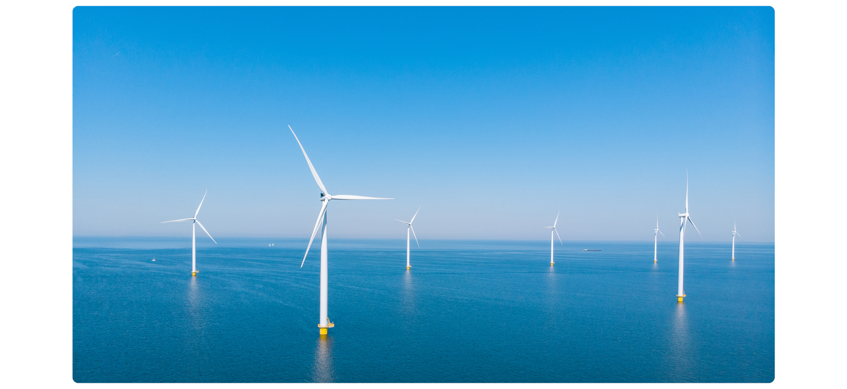 먼 바다에서 바닷바람을 통해 전기를 생산하는 해상풍력 발전단지
