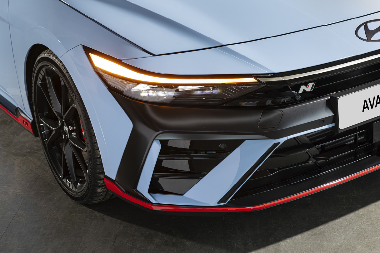 The front of the New Avante N