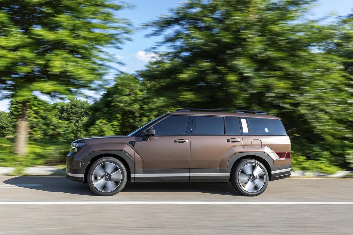 현대자동차 디 올 뉴 싼타페의 주행 모습