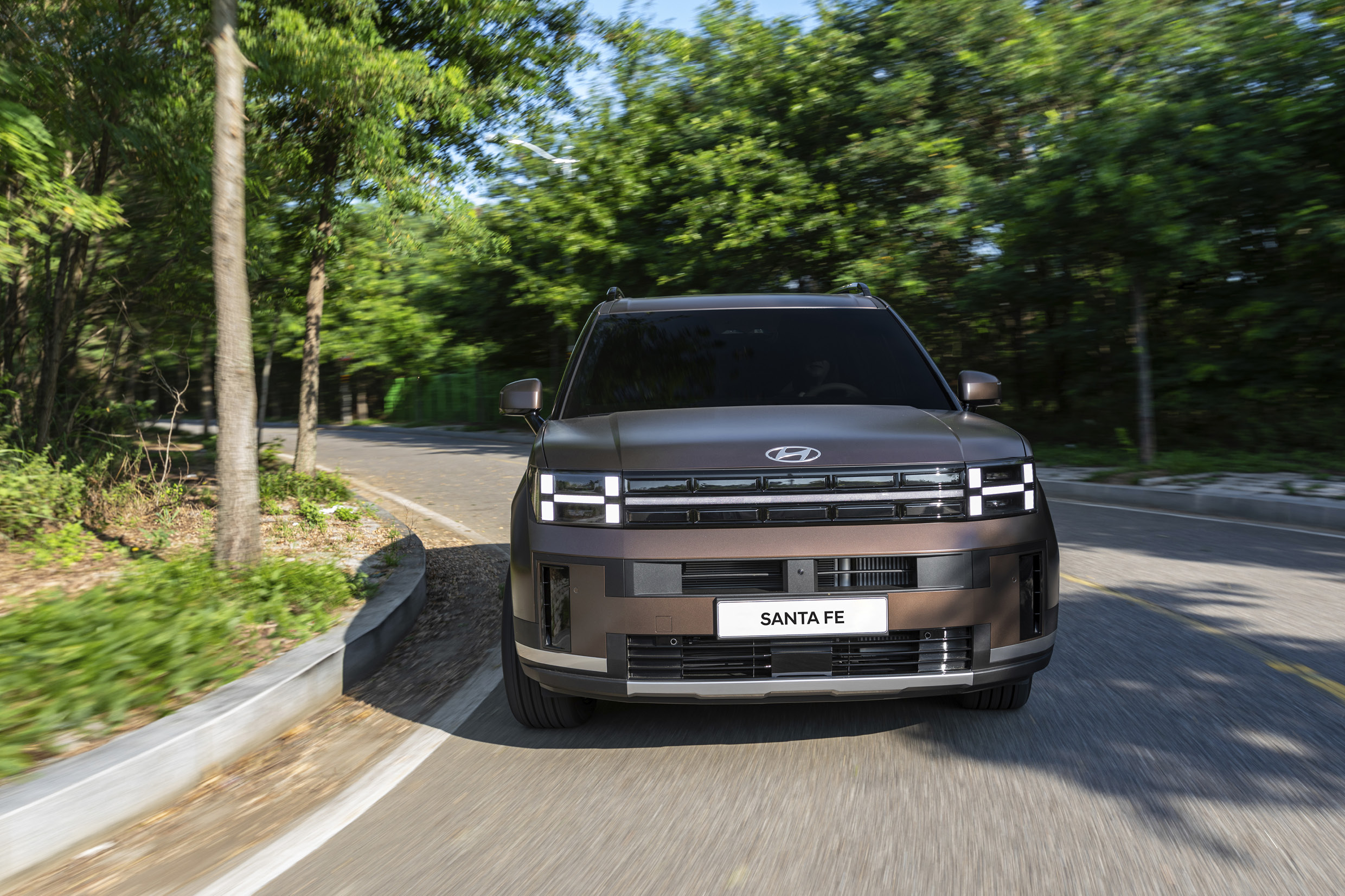 현대자동차 디 올 뉴 싼타페의 주행 모습