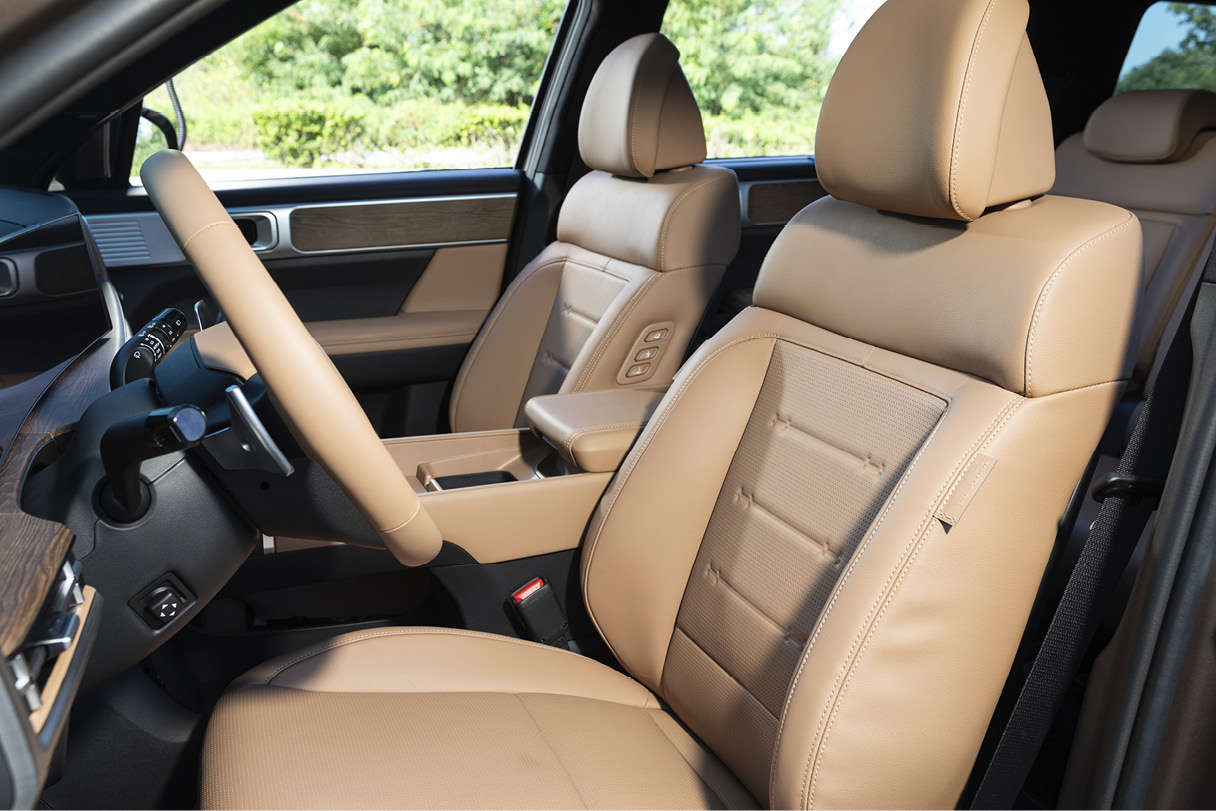 현대자동차 디 올 뉴 싼타페의 운전석 모습