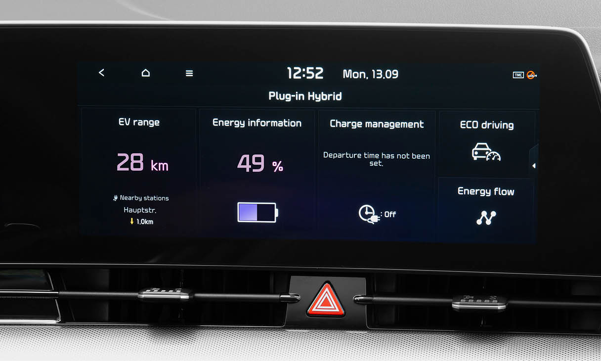 배터리 관리 상태를 표시한 인포테인먼트 화면