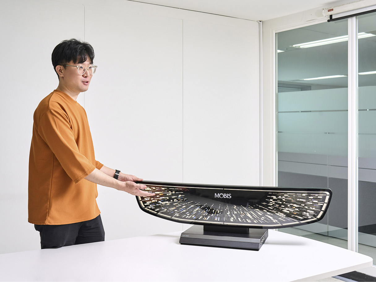 A researcher explaining the lenticular grille lighting