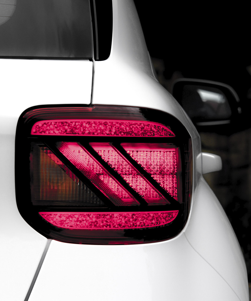 베뉴에 적용된 렌티큘러 렌즈의 모습