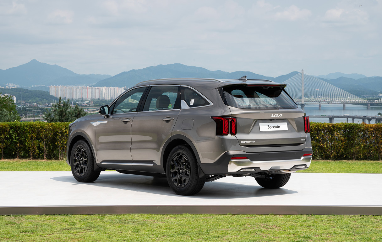Rear/side of the new Sorento