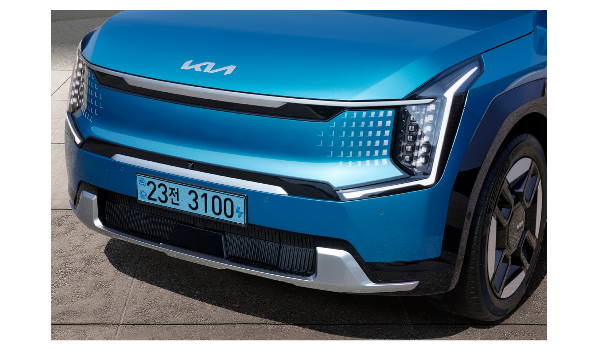 The grille of EV9