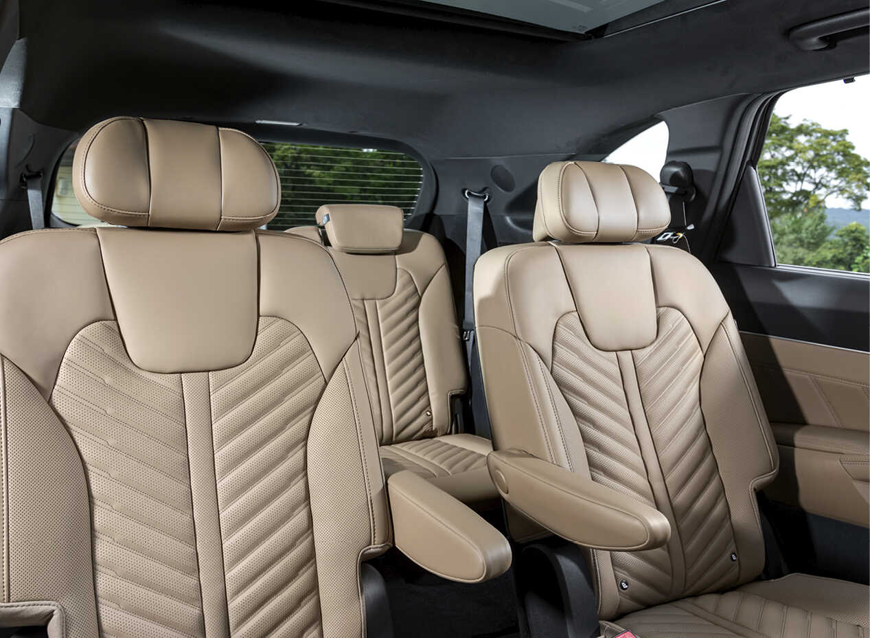 The second row passenger seats of The New Sorento