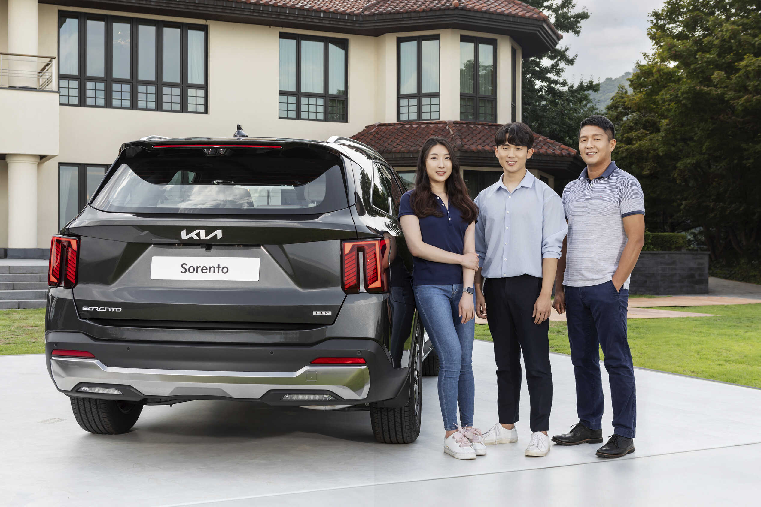 기아 더 뉴 쏘렌토를 담당한 연구원들의 모습