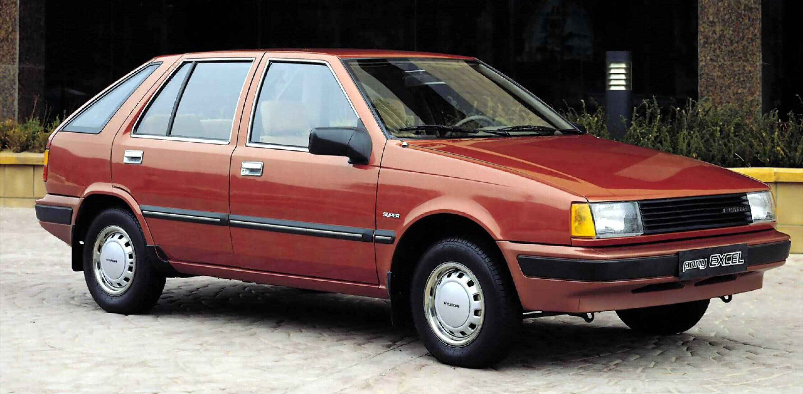 포니엑셀의 전측면부