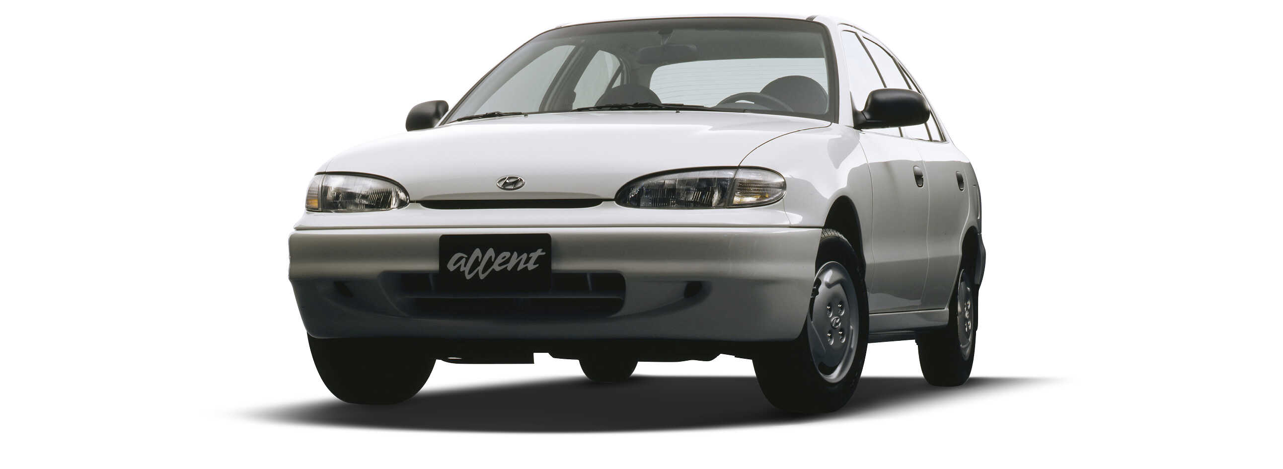 엑센트의 전면부 디자인