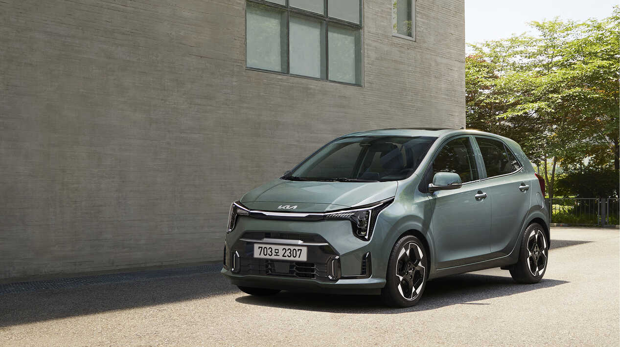 신형 모닝의 전측면 모습