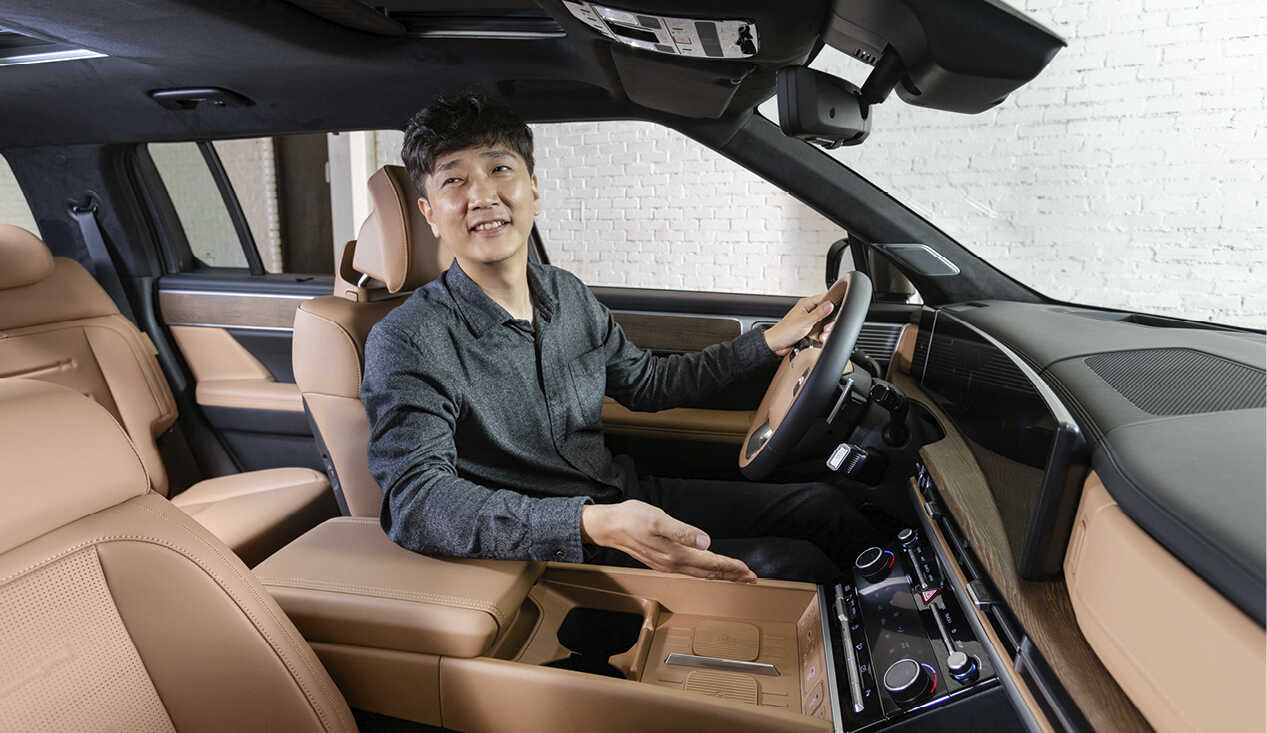 An interior designer sitting in Hyundai The All New Santa Fe
