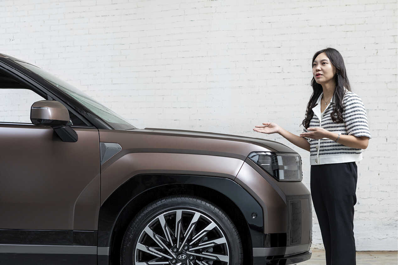CMF designer explaining Hyundai The All New Santa Fe