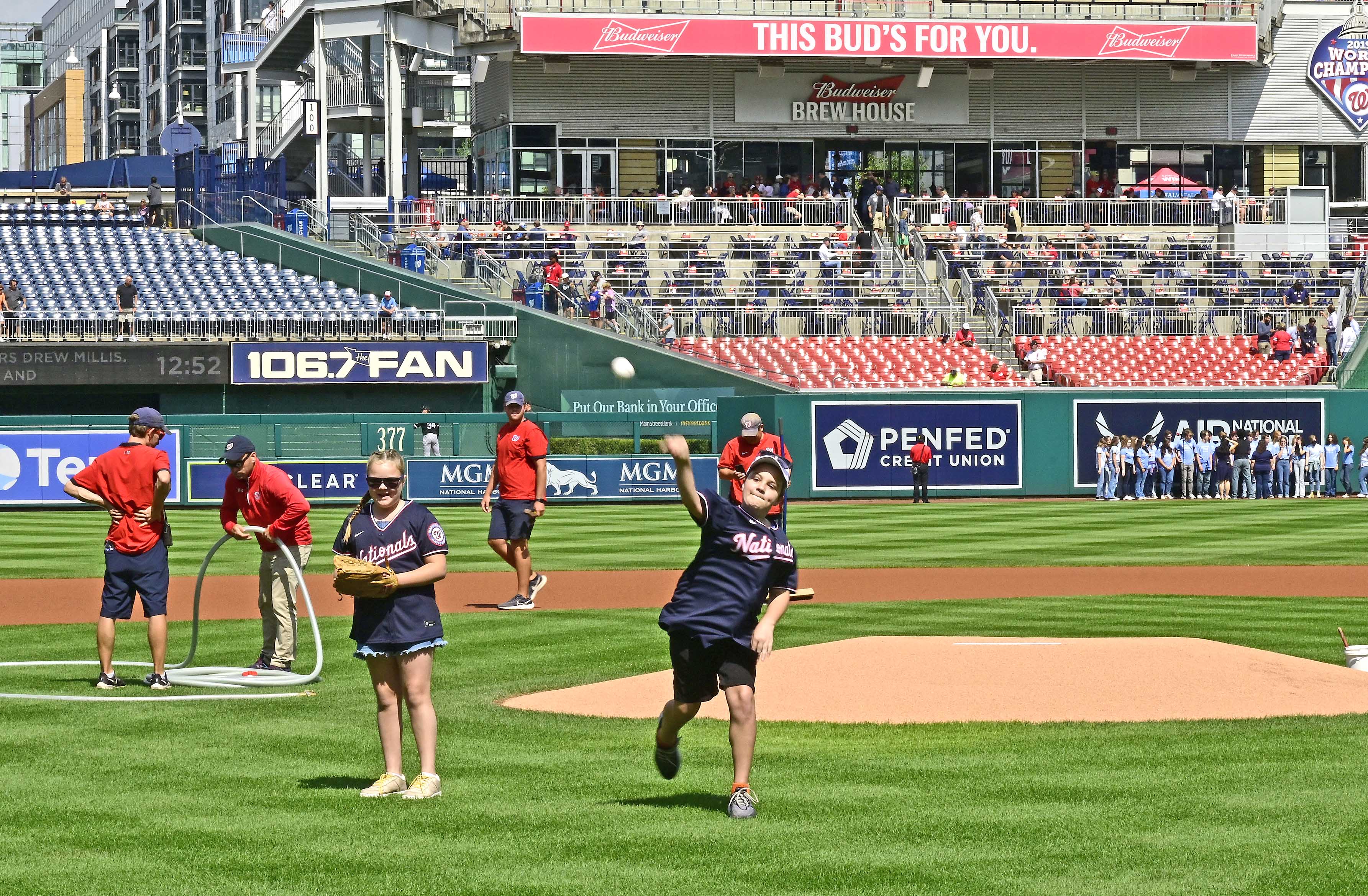 어린이 홍보대사 메이저리그 시구