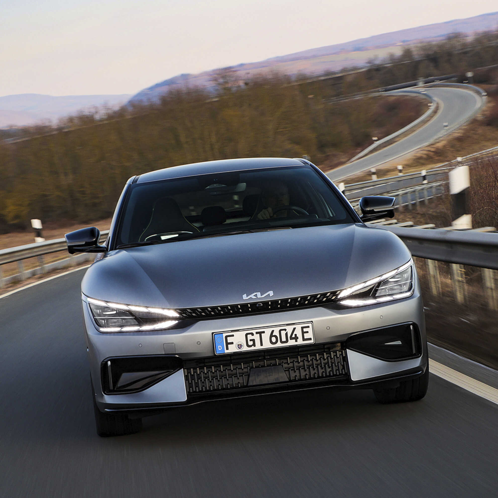 기아 EV6 GT의 주행 모습