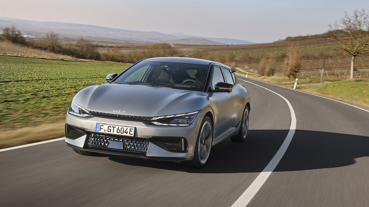 기아 EV6 GT의 주행 모습